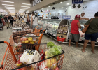 Inflação perde força pelo 2º mês seguido e fecha abril em 0,43%