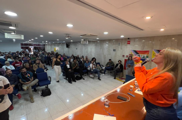 Mais fortes e visíveis: encontro LGBTQIA+ da CUT amplia organização da diversidade