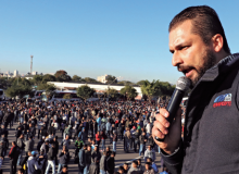 Sem acordo, trabalhadores mantém greve e Mercedes-Benz diz que vai à Justiça