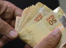 Primeira parcela do 13º salário será paga até sexta e injetará bilhões na economia