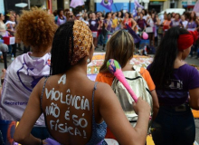 Luta pela igualdade de gêneros passa pela valorização da educação pública