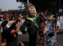 Mulheres indígenas ocupam Brasília em marcha histórica; STF retoma julgamento