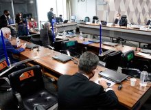 CPI da Covid-19 ouve depoimentos de familiares de vítimas da doença