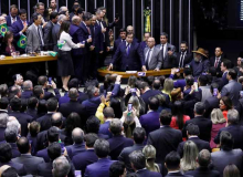 Reforma segue para segundo turno na Câmara. Veja quem votou contra o trabalhador