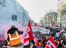 Ataque à Previdência move protestos e rejeição a governos do Chile e na França