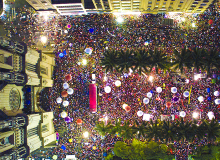 Vídeo: 31 de Março de 2016: Manifestantes realizam ato pela democracia, na praça da Sé, no centro de São Paulo