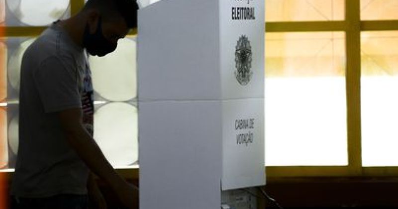 Urna eletrônica completa 30 anos como marco da democracia e das eleições no Brasil – CUT